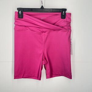 NWT Yogalicious Luxe Crosstown 7" Shorts in Fuschia Fedora